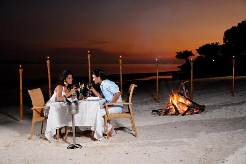 Hotel Eskaya Beach Resort And Spa