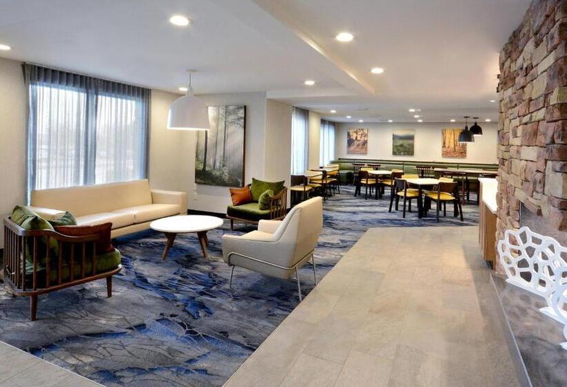בית מלון כפרי Fairfield Inn Greensboro Airport