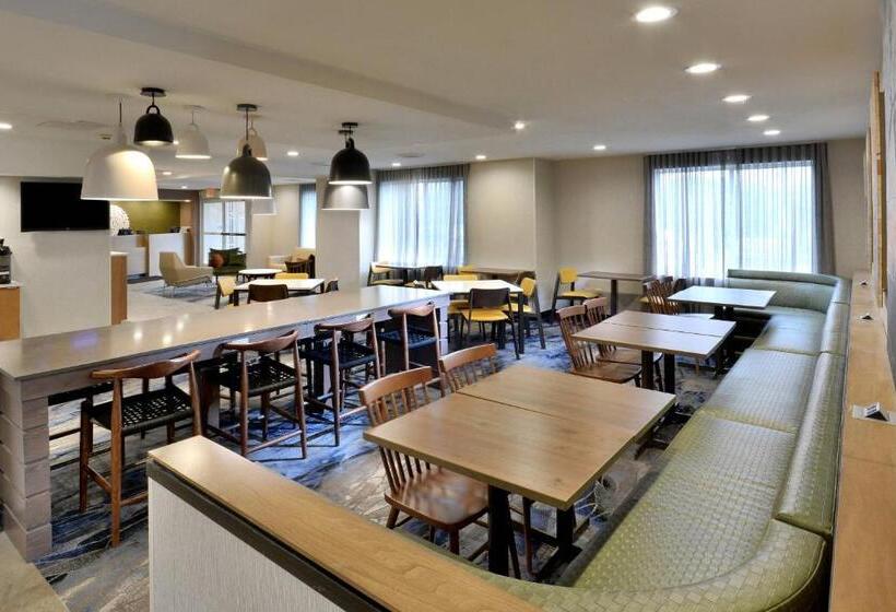 בית מלון כפרי Fairfield Inn Greensboro Airport