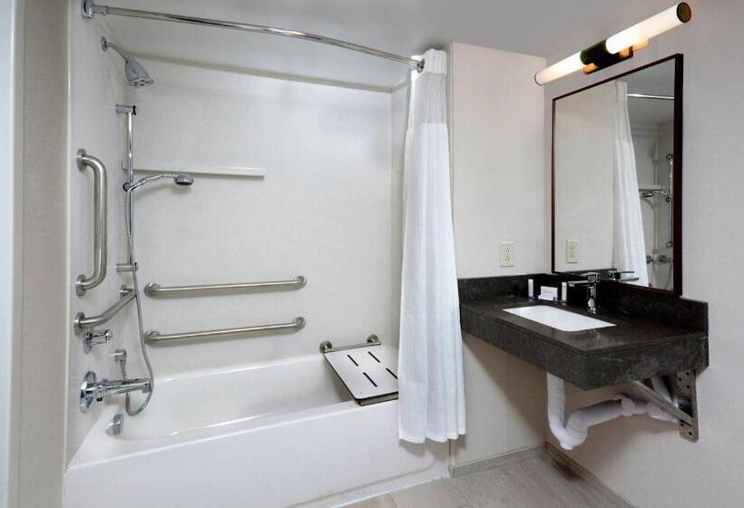 בית מלון כפרי Fairfield Inn Greensboro Airport