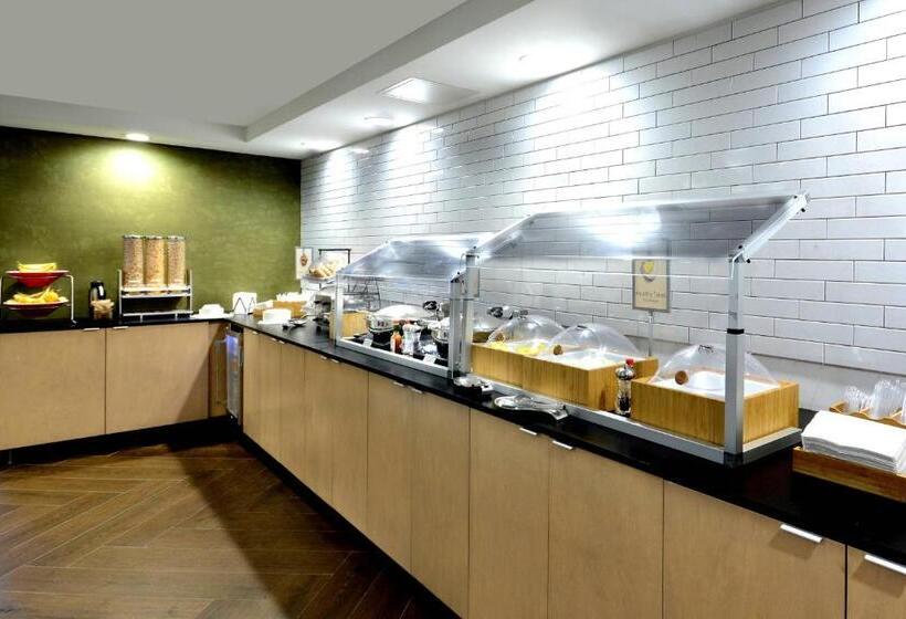 בית מלון כפרי Fairfield Inn Greensboro Airport