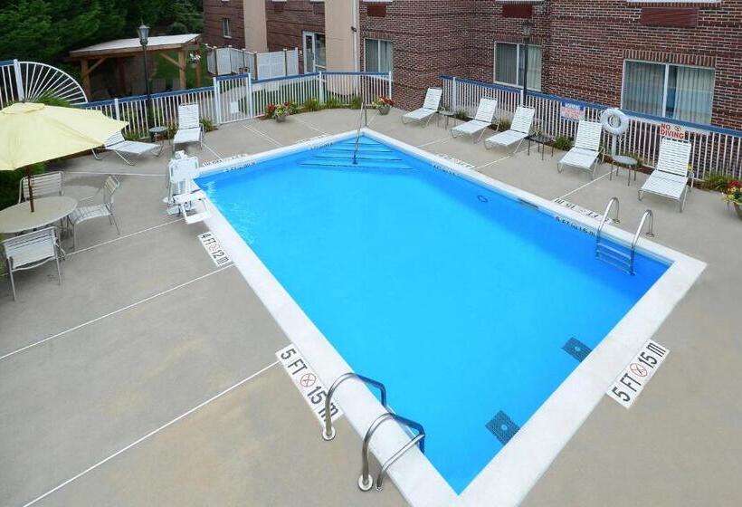 בית מלון כפרי Fairfield Inn Greensboro Airport