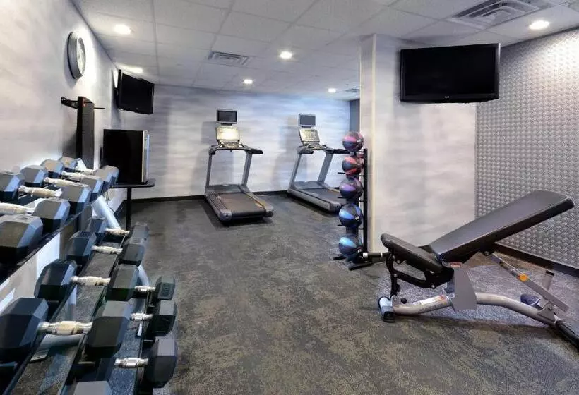 هتل Fairfield Inn Greensboro Airport