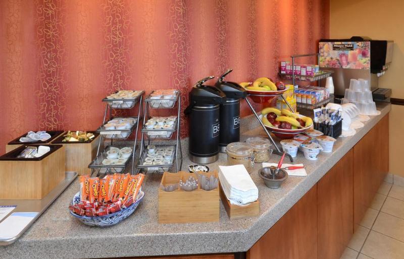 בית מלון כפרי Fairfield Inn Greensboro Airport