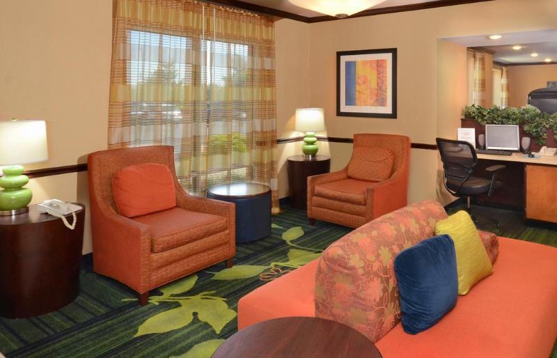 בית מלון כפרי Fairfield Inn Greensboro Airport