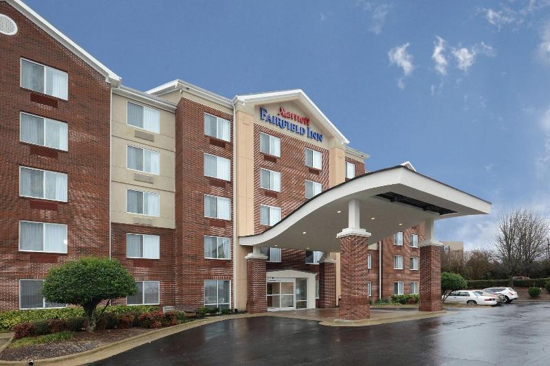 בית מלון כפרי Fairfield Inn Greensboro Airport