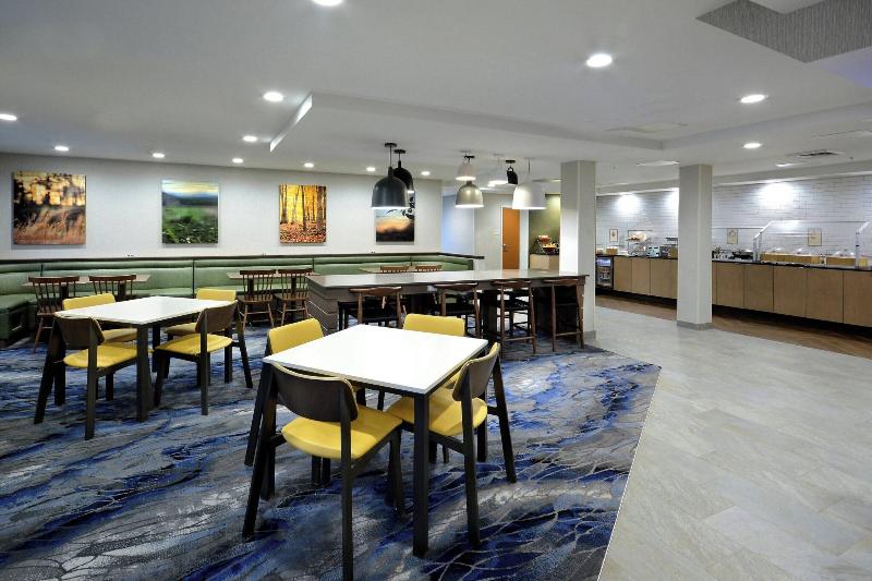 בית מלון כפרי Fairfield Inn Greensboro Airport