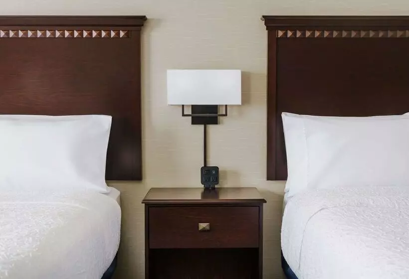 هتل Hampton Inn & Suites West Sacramento