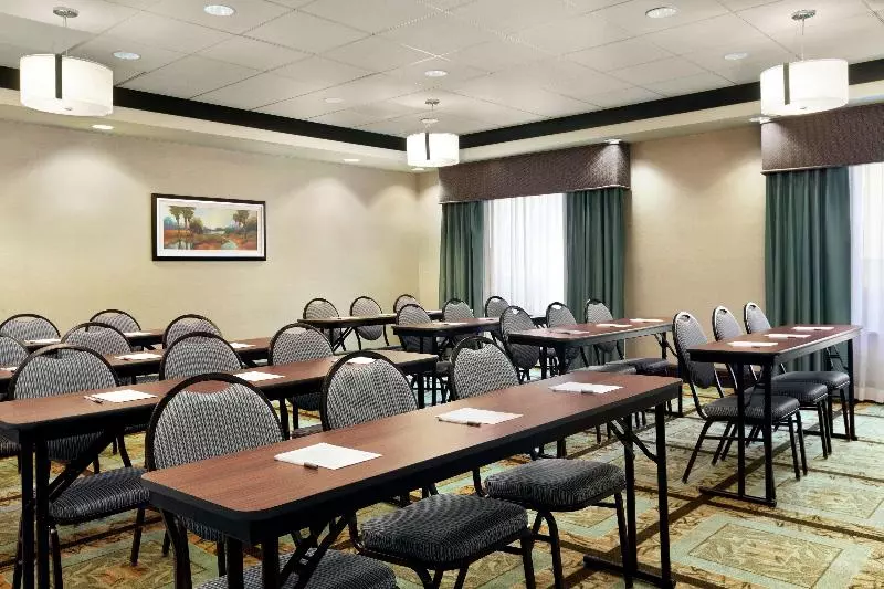 هتل Hampton Inn & Suites West Sacramento