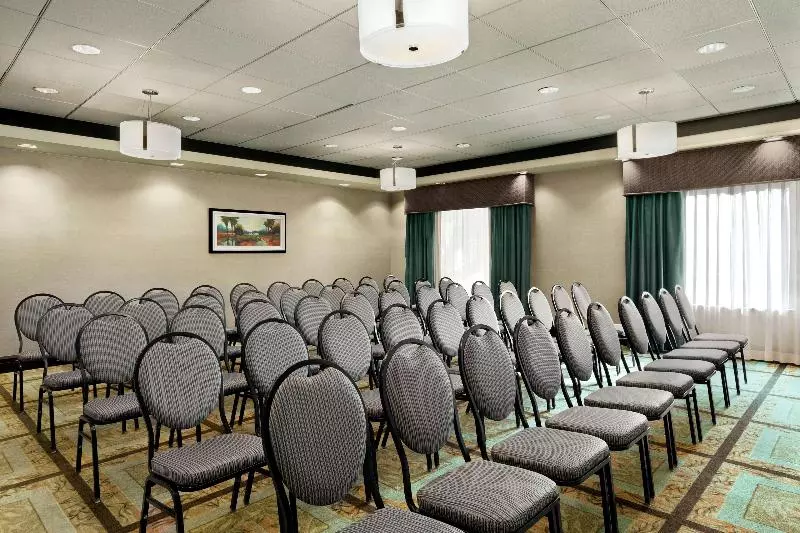 هتل Hampton Inn & Suites West Sacramento