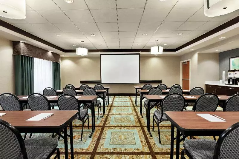 هتل Hampton Inn & Suites West Sacramento