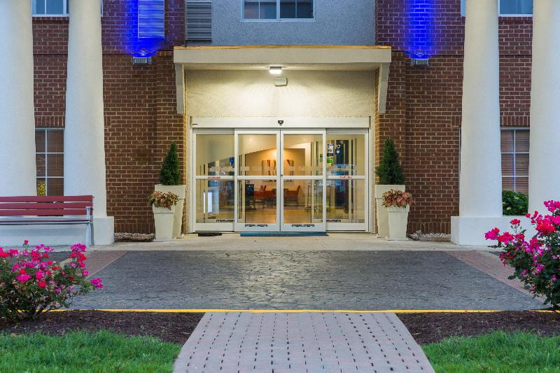 Holiday Inn Express Hotel And Suites Petersburg   Fort Lee, An Ihg