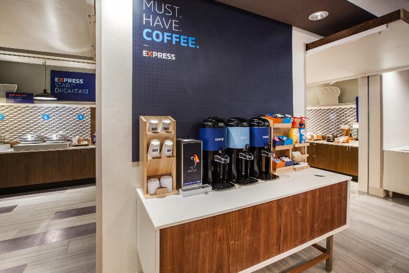 Holiday Inn Express Hotel And Suites Petersburg   Fort Lee, An Ihg