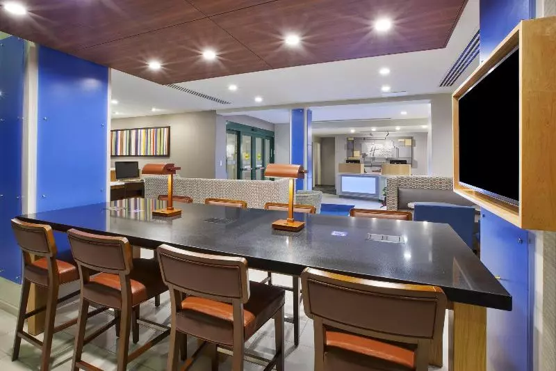 Отель Holiday Inn Express Rochester Victor, An Ihg