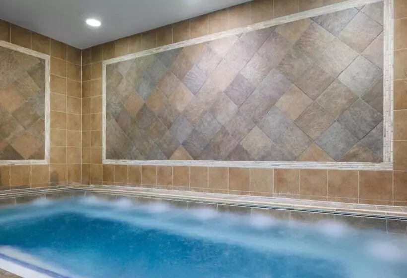 Renaissance Montgomery Hotel & Spa At The Convention Center