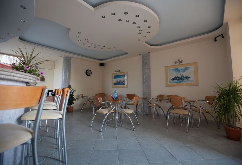 Cosmi Apts Gouves By Estia