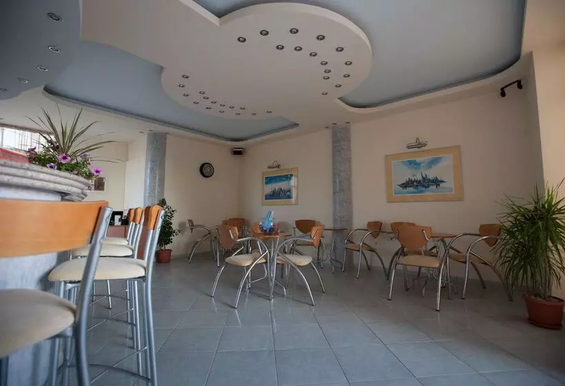 Cosmi Apts Gouves By Estia