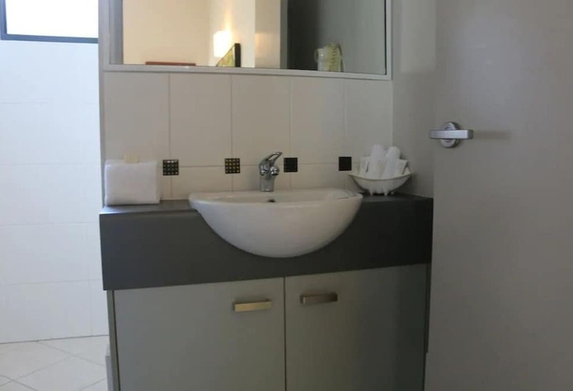 בית מלון כפרי Blue Lagoon Resort