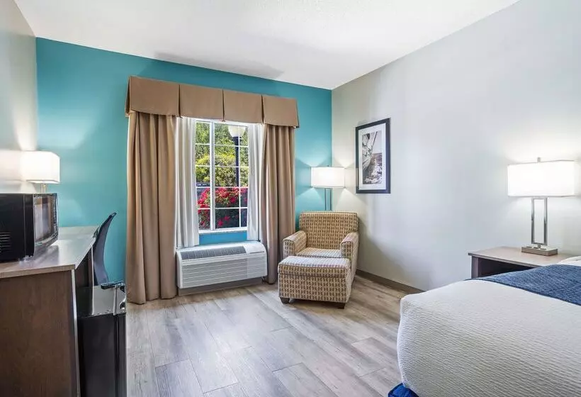 Отель Blue Water Inn & Suites, Bw Signature Collection