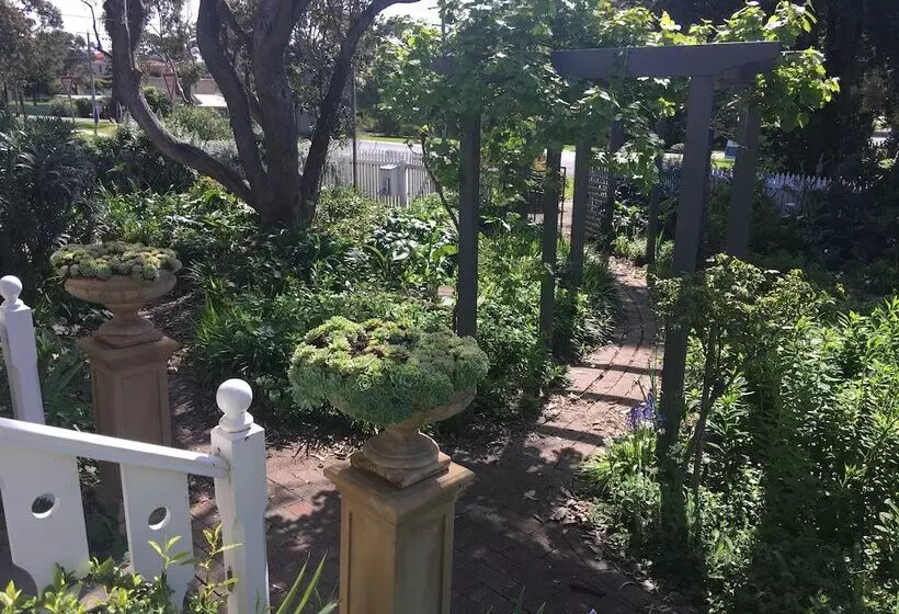 هتل Holmwood Guesthouse