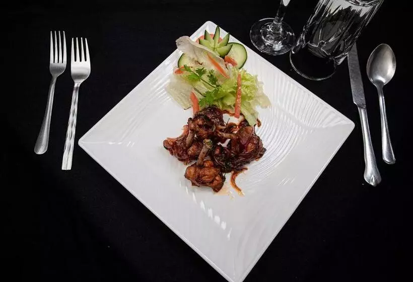 هتل The Stand Leisure