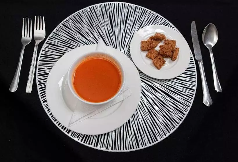 هتل The Stand Leisure