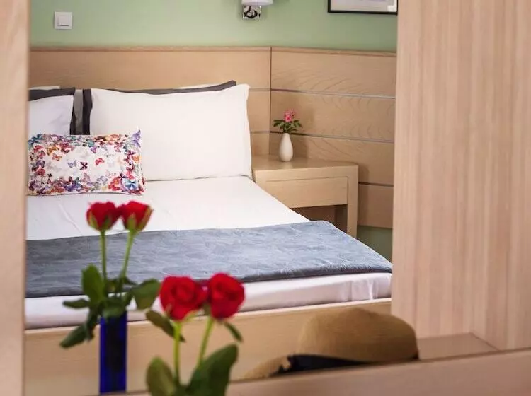 Melissa Apartments, Studios & Suites