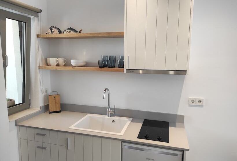 Melissa Apartments, Studios & Suites