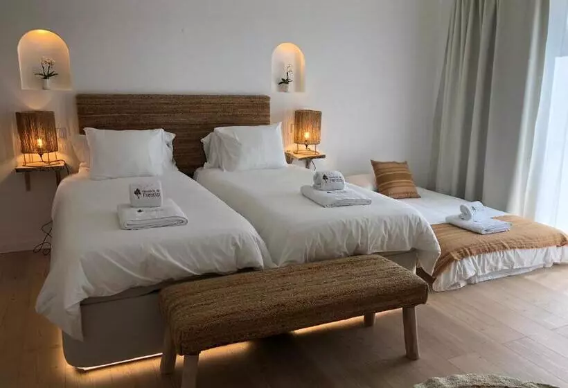 مسافرخانه Herdade Do Freixial Turismo Rural