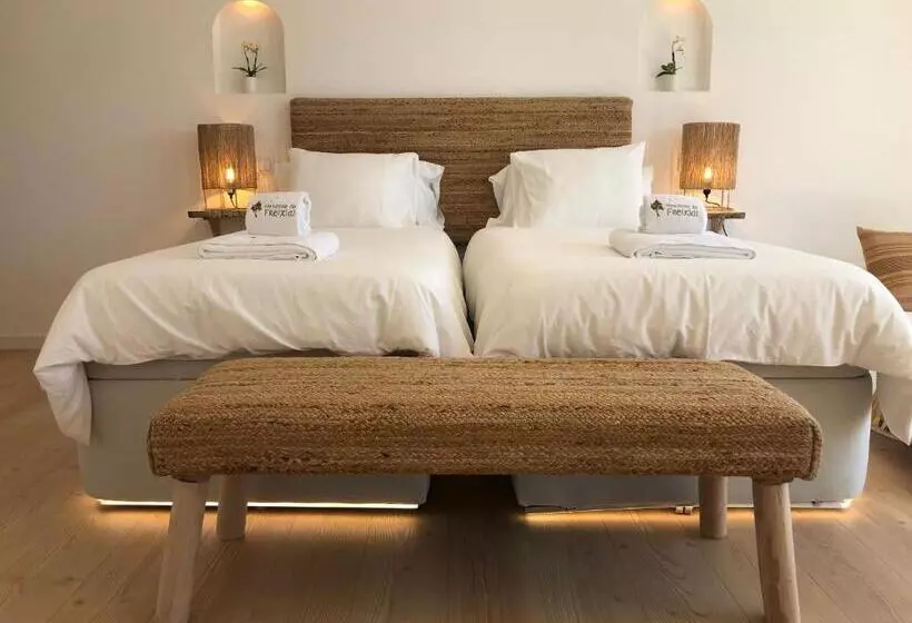 مسافرخانه Herdade Do Freixial Turismo Rural