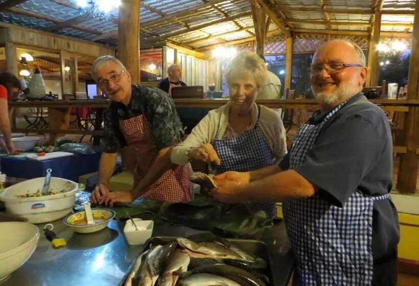 Отель Guayabo Lodge