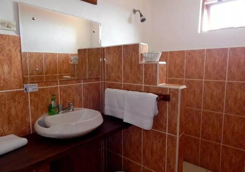 Отель Guayabo Lodge