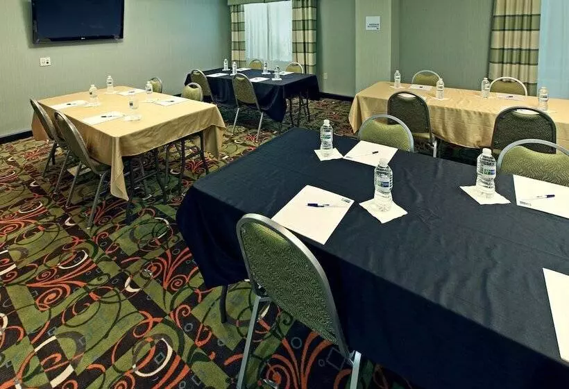 فندق Holiday Inn Express & Suites Maumelle, An Ihg