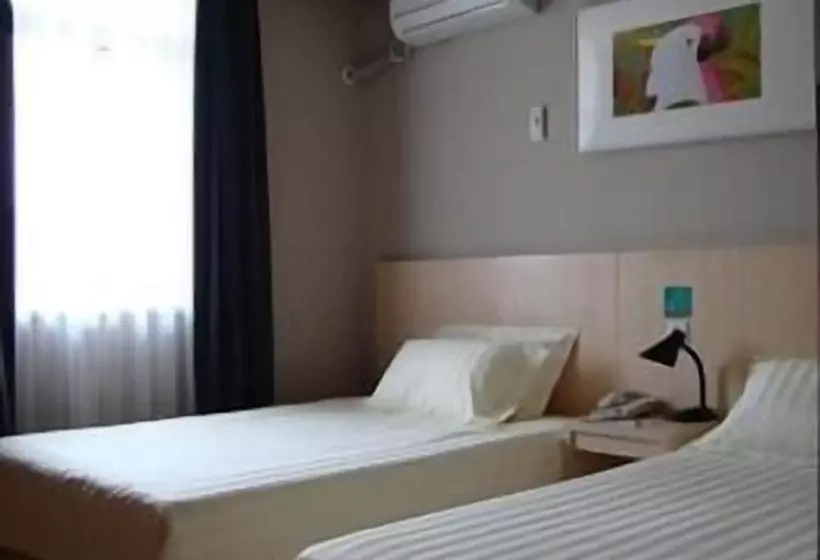 Отель Jinjiang Inn Jinan Quancheng Park