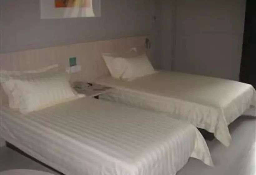 Отель Jinjiang Inn Jinan Quancheng Park