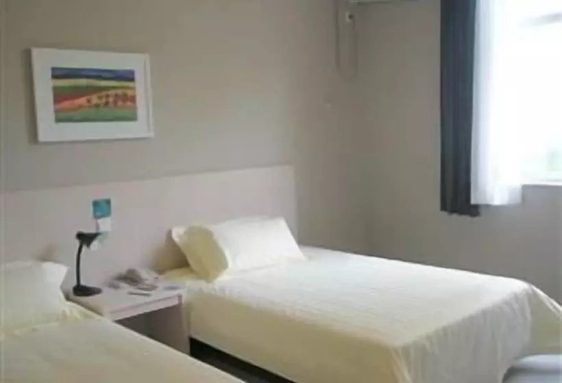 Отель Jinjiang Inn Jinan Quancheng Park