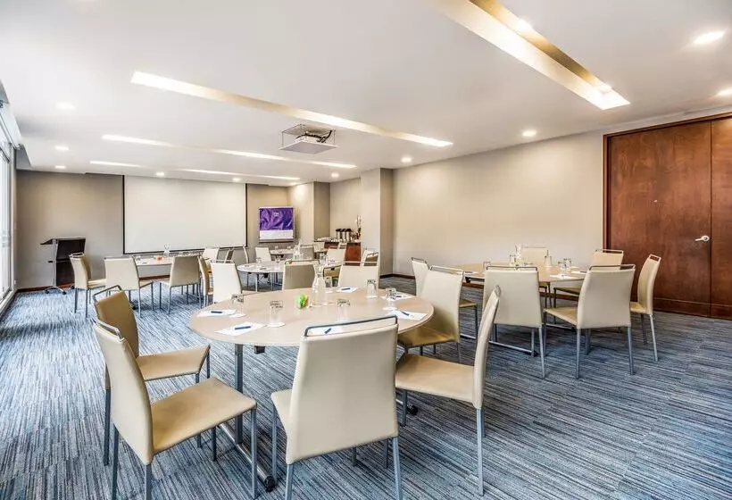 酒店 NH Bogota Urban 93 Royal