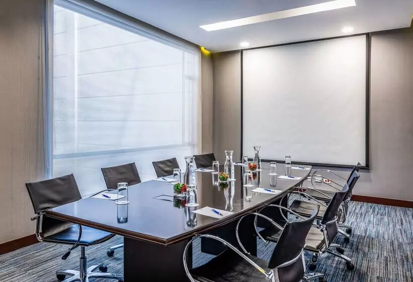 酒店 NH Bogota Urban 93 Royal