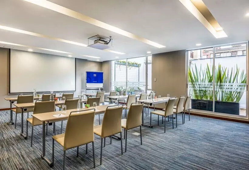 酒店 NH Bogota Urban 93 Royal