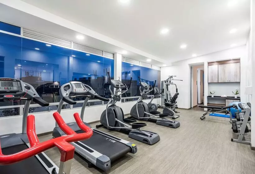 酒店 NH Bogota Urban 93 Royal