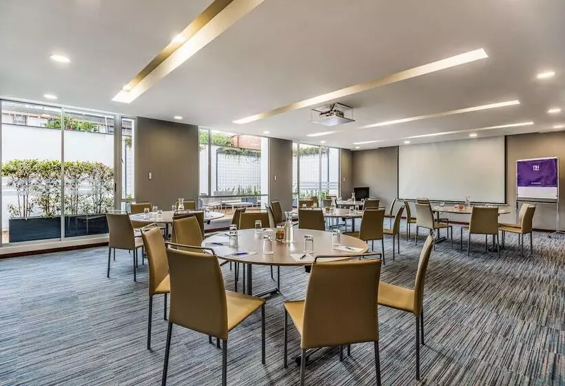 酒店 NH Bogota Urban 93 Royal