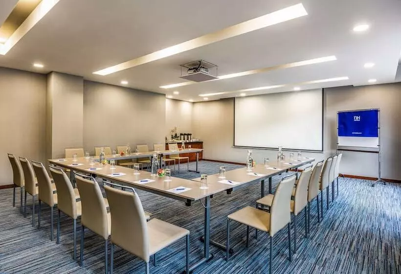 酒店 NH Bogota Urban 93 Royal