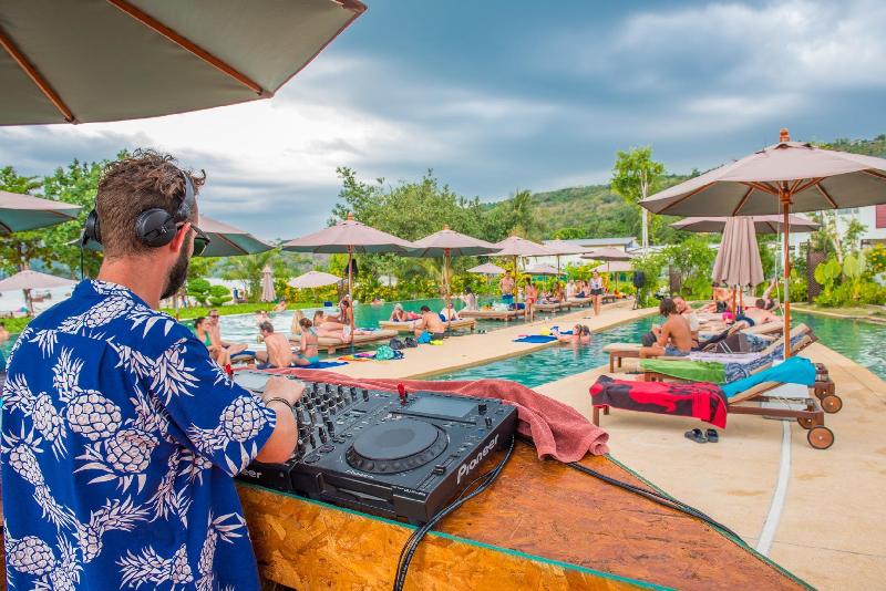 בית מלון כפרי Pp Charlie Beach Resort  Sha Plus