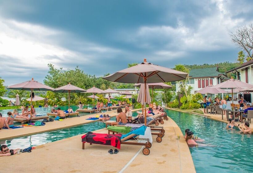 בית מלון כפרי Pp Charlie Beach Resort  Sha Plus