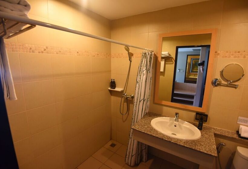 בית מלון כפרי Pp Charlie Beach Resort  Sha Plus