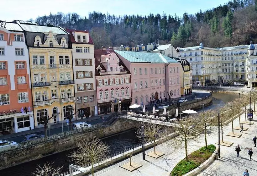 هتل Renesance Krasna Kralovna