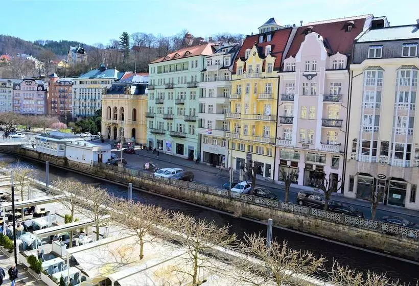 هتل Renesance Krasna Kralovna