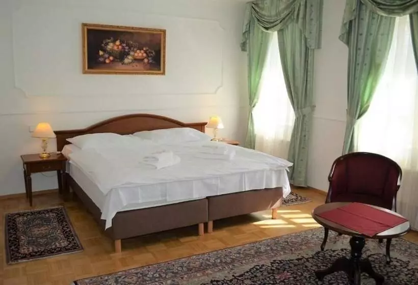 هتل Renesance Krasna Kralovna