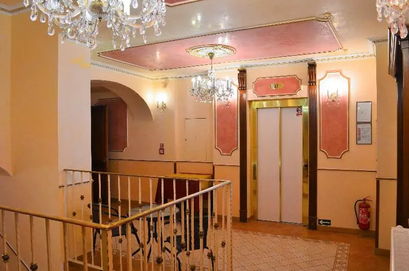 هتل Renesance Krasna Kralovna