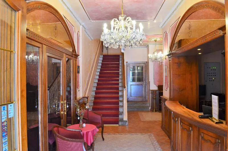 هتل Renesance Krasna Kralovna